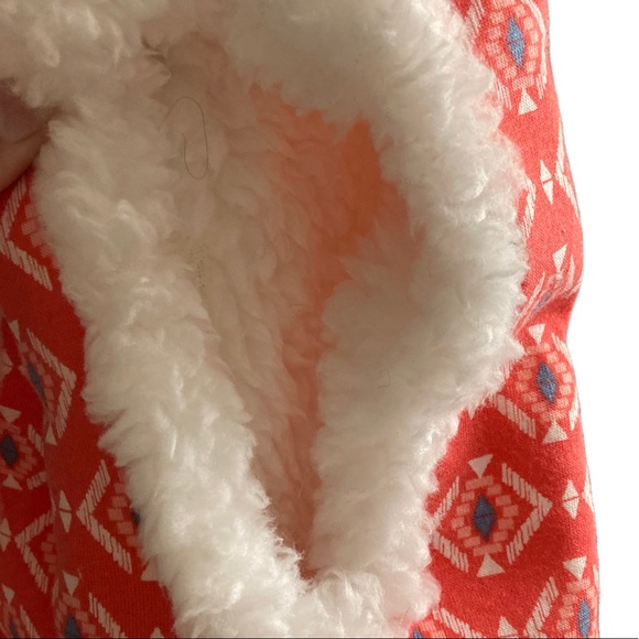 Cuddl Duds Pajama Set with Matching Slippers - Picture 7 of 7